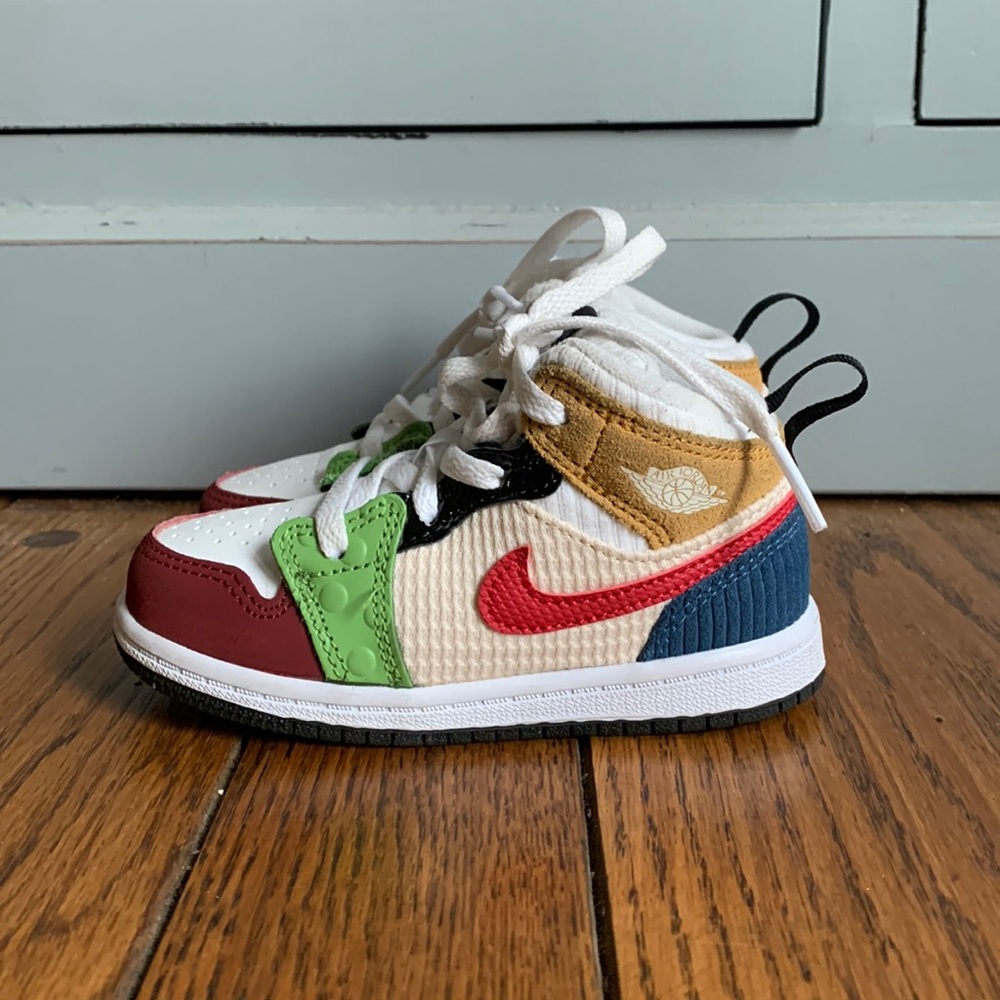 Multi colored Jordan 1 good condition size 8c
